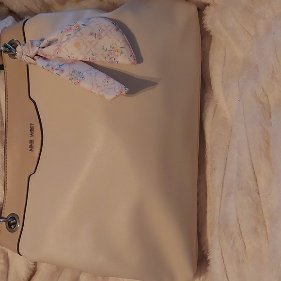 EUC Nine West Cream and Tan Purse - Picture 3 of 9